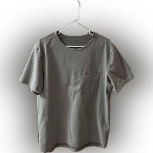 Lululemon Men's Lululemon Chest
Pocket Relaxed Fit Tee Oxford - Grey - Large